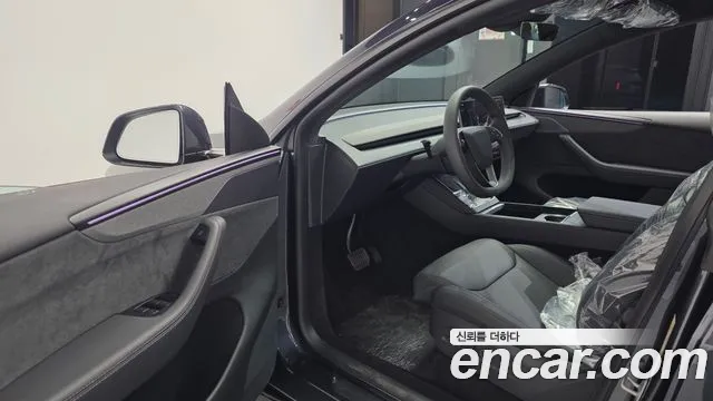 Tesla Model Y 2026 thumb 10
