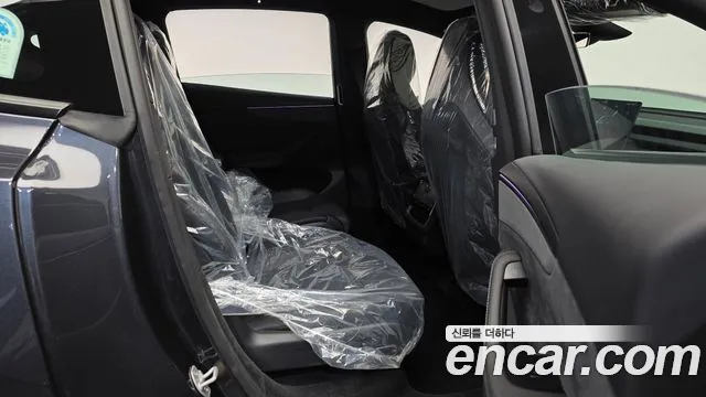 Tesla Model Y 2026 thumb 12