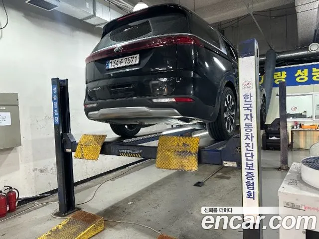 Kia Carnival 2021 thumb 2