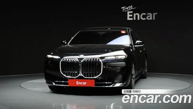 BMW i7 2023 thumb 3