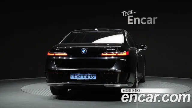 BMW i7 2023 thumb 4