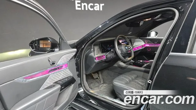 BMW i7 2023 thumb 10