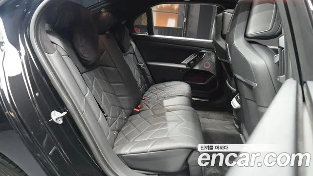 BMW i7 2023 thumb 11