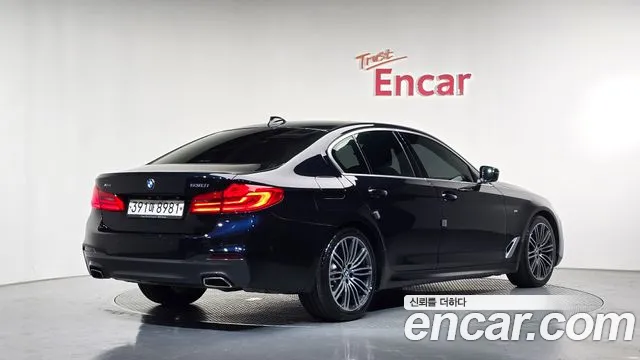 BMW 5-Series 2020 thumb 2