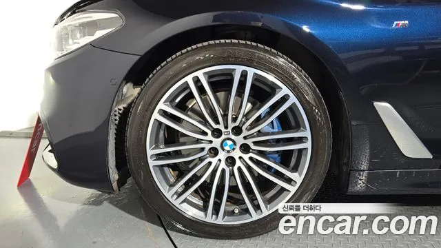 BMW 5-Series 2020 thumb 5