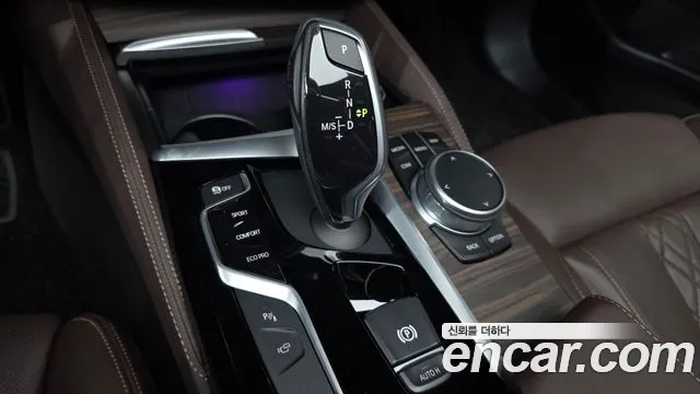 BMW 5-Series 2020 thumb 9