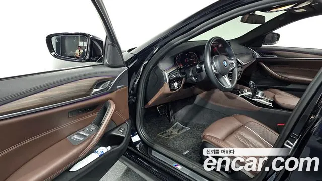 BMW 5-Series 2020 thumb 10