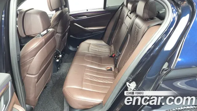 BMW 5-Series 2020 thumb 11