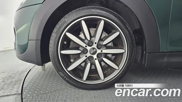 MINI Cooper Convertible 2018 thumb 5