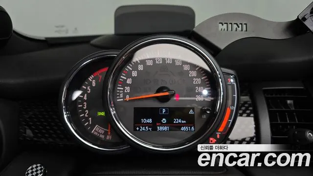 MINI Cooper Convertible 2018 thumb 8