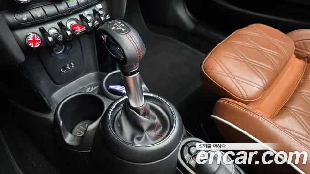 MINI Cooper Convertible 2018 thumb 9