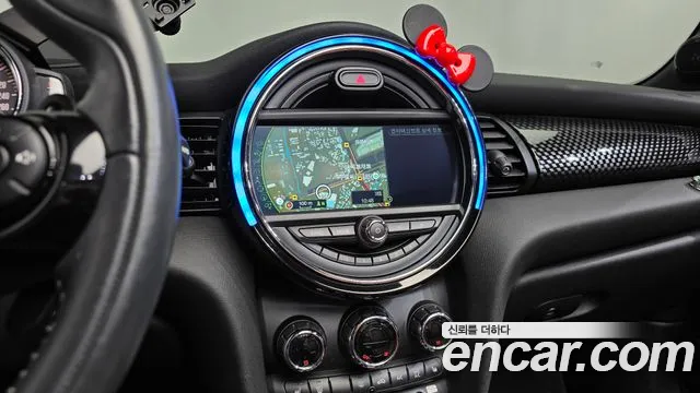 MINI Cooper Convertible 2018 thumb 12