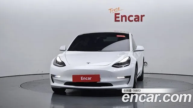 Tesla Model 3 2020 thumb 2
