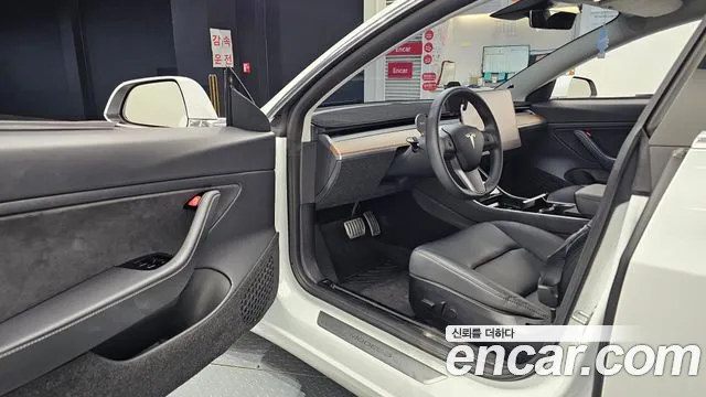 Tesla Model 3 2020 thumb 9