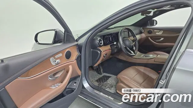 Mercedes-Benz E-Класс 2023 thumb 10