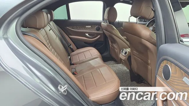 Mercedes-Benz E-Класс 2023 thumb 11