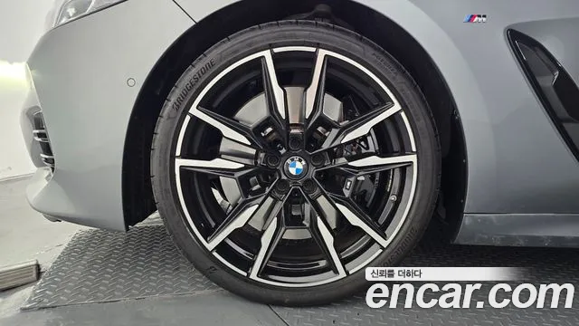 BMW 8-Series 2025 thumb 5
