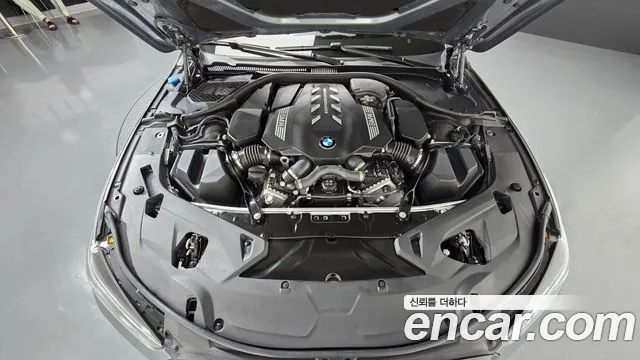 BMW 8-Series 2025 thumb 6