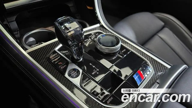 BMW 8-Series 2025 thumb 9