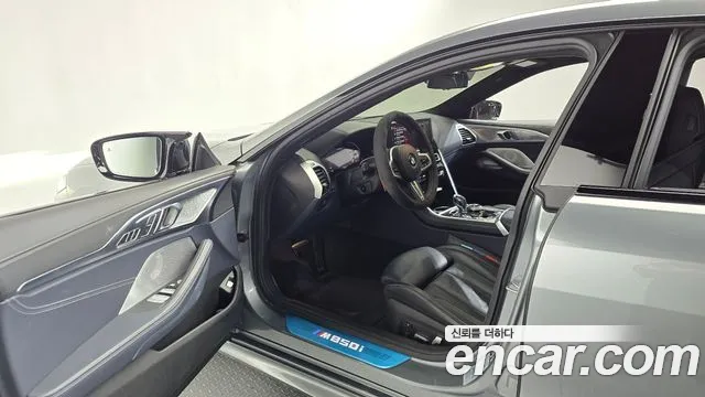 BMW 8-Series 2025 thumb 10