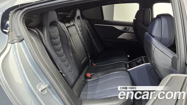 BMW 8-Series 2025 thumb 11