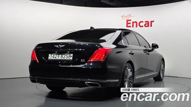 Genesis G90 2018 thumb 2