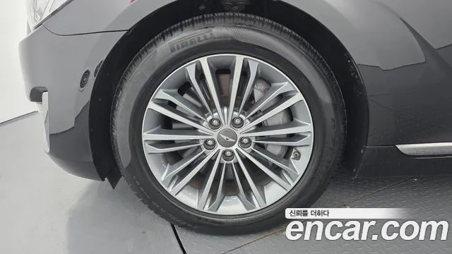 Genesis G90 2018 thumb 5