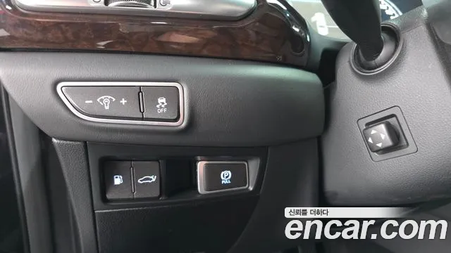 Genesis G90 2018 thumb 12