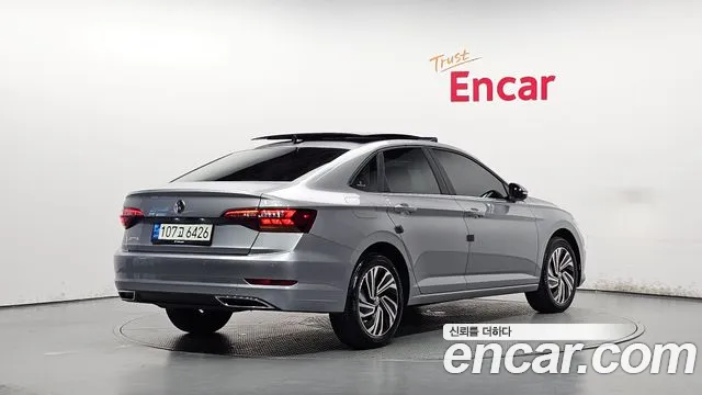 Volkswagen Jetta 2021 thumb 2
