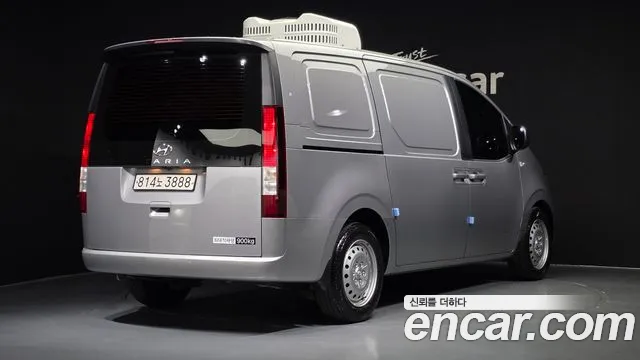 Hyundai Staria 2023 thumb 2