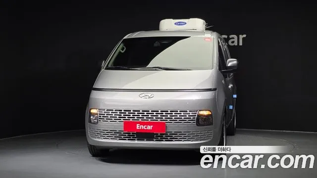 Hyundai Staria 2023 thumb 3