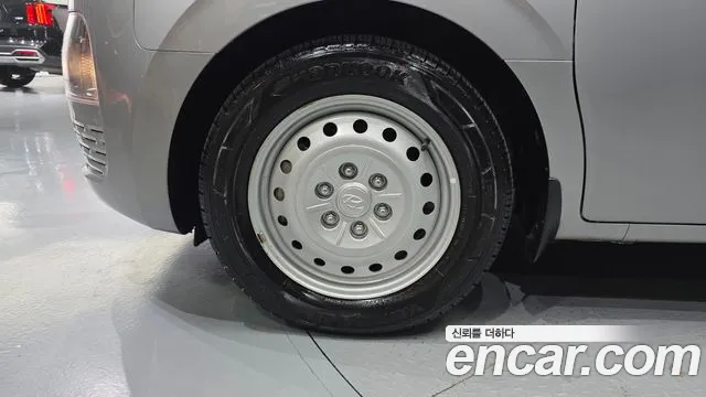 Hyundai Staria 2023 thumb 5