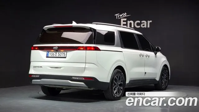 Kia Carnival 2021 thumb 2