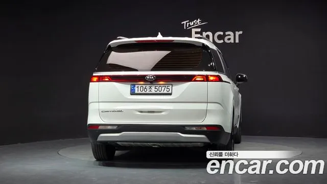 Kia Carnival 2021 thumb 4