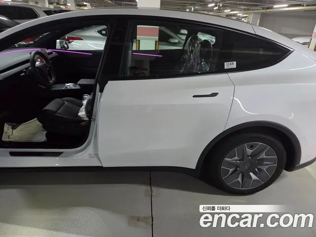 Tesla Model Y 2026 thumb 3