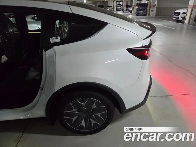 Tesla Model Y 2026 thumb 4