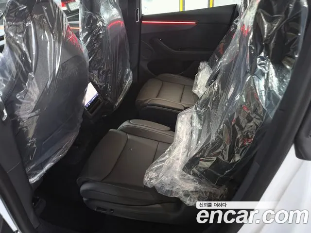 Tesla Model Y 2026 thumb 6