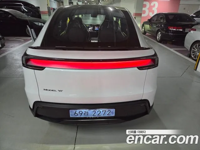 Tesla Model Y 2026 thumb 7