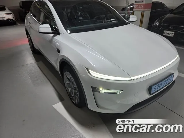 Tesla Model Y 2026 thumb 8