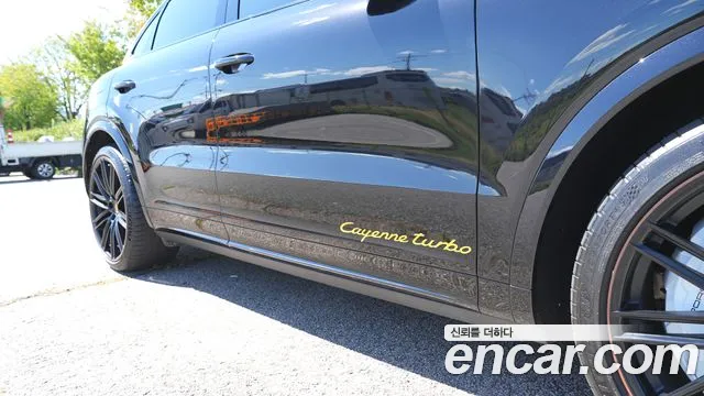 Porsche Cayenne 2021 thumb 2