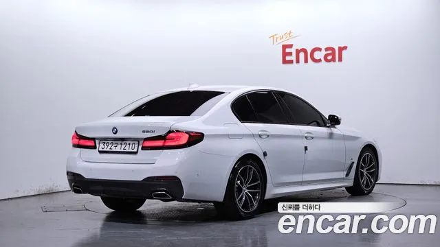 BMW 5-Series 2022 thumb 2
