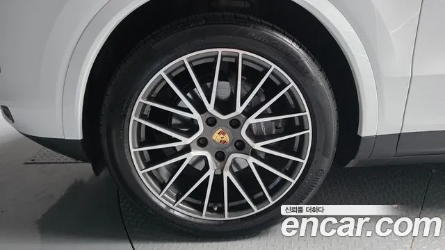Porsche Cayenne 2021 thumb 5
