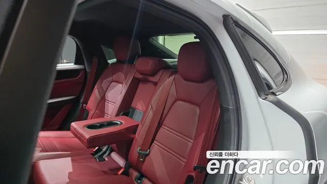 Porsche Cayenne 2021 thumb 12