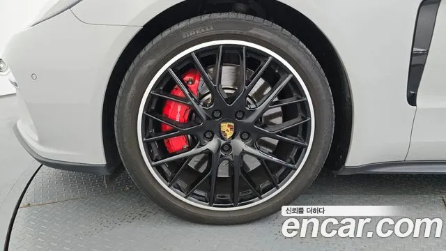 Porsche Panamera 2017 thumb 5
