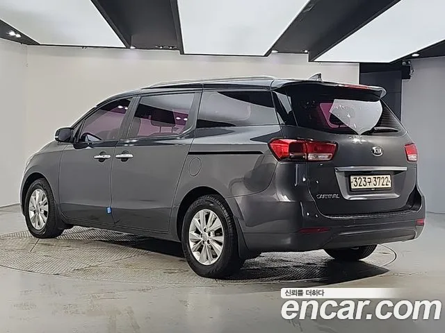 Kia Carnival 2015 thumb 3