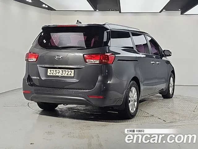 Kia Carnival 2015 thumb 4