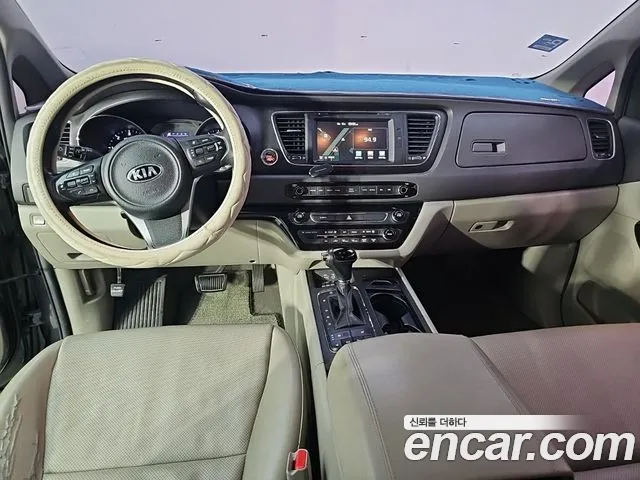 Kia Carnival 2015 thumb 5