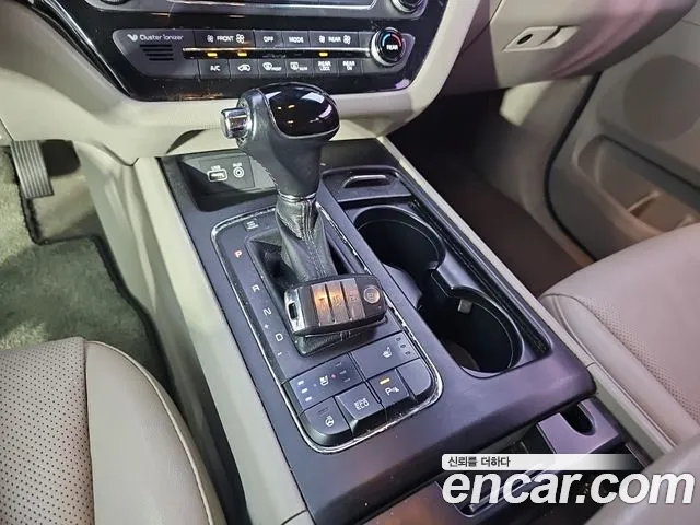 Kia Carnival 2015 thumb 7
