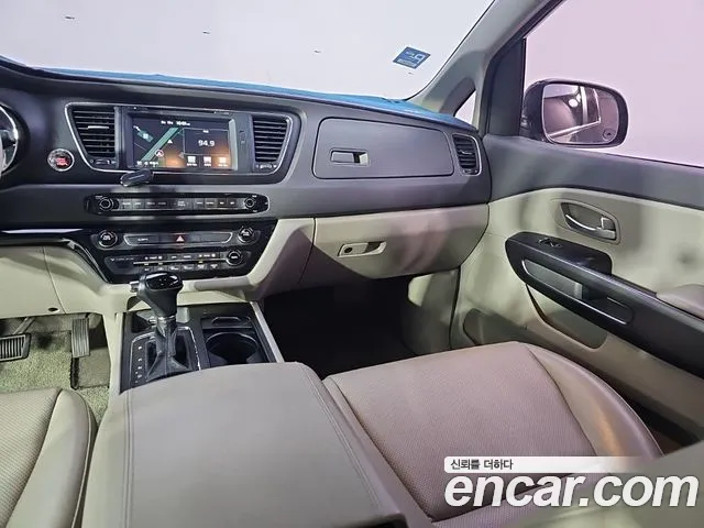 Kia Carnival 2015 thumb 9