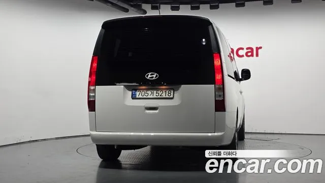 Hyundai Staria 2024 thumb 3